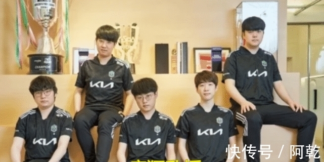 了鲜明对比 了鲜明对比